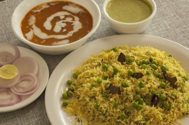 Madde pulao Dal makhni ile