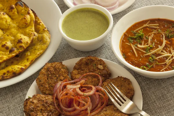 Dahi ka kebab con missi roti e adarki paneer — Foto Stock