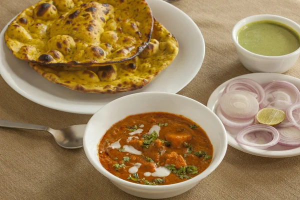 Paneer masala manteiga com a menina roti — Fotografia de Stock