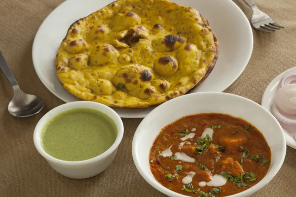 Paneer smör masala med missi roti — Stockfoto