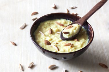 Basundi Kocaeli, gujara gelen zengin ve lezzetli bir tatlı olduğunu