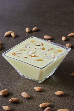 Basundi Kocaeli, gujara gelen zengin ve lezzetli bir tatlı olduğunu