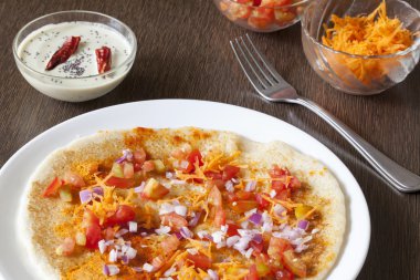 Soğan domates havuç Uthappam