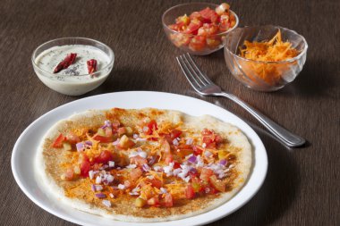 Soğan domates havuç Uthappam