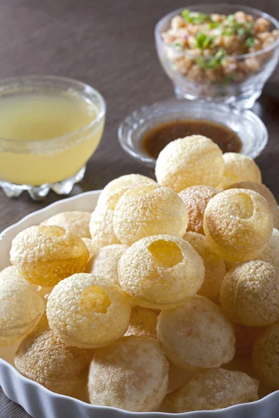 Pani puri, golgappe, chat item, indien — Stockfoto