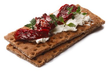 Ekmek gevrek kurutulmuş domates, peynir ve kekik ile