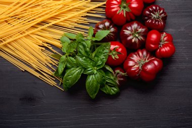  Spagetti, Hatıra domates, fesleğen