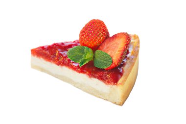 Çilekli tatlı üzerinde beyaz izole