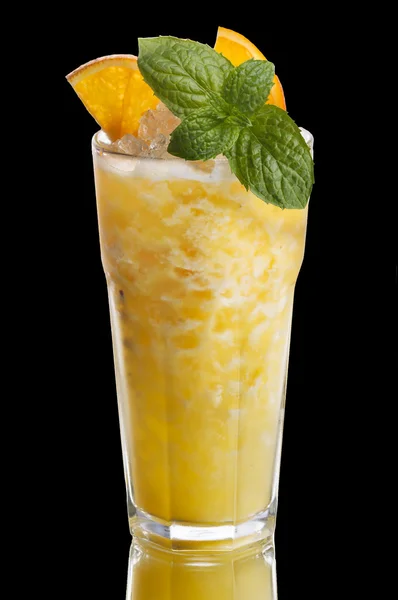 Cocktail refrescante verão — Fotografia de Stock