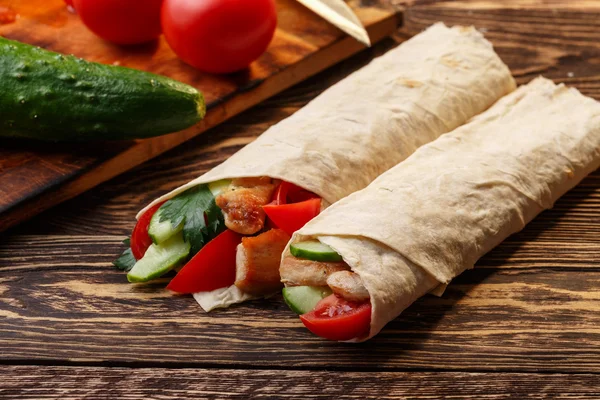 Shawarma tradicional envoltório de pão chato — Fotografia de Stock