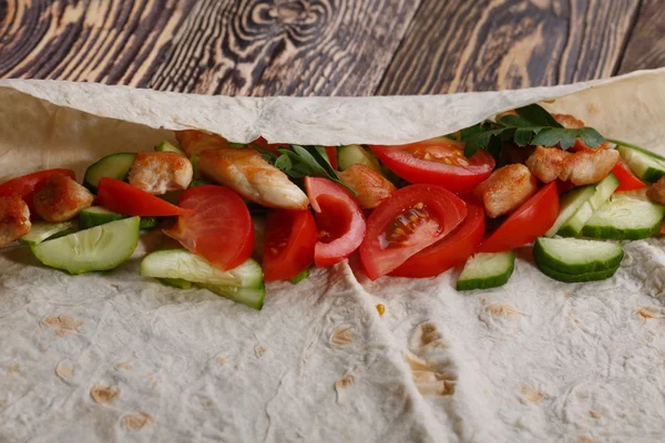 Shoarma traditionele flatbread wrap — Stockfoto