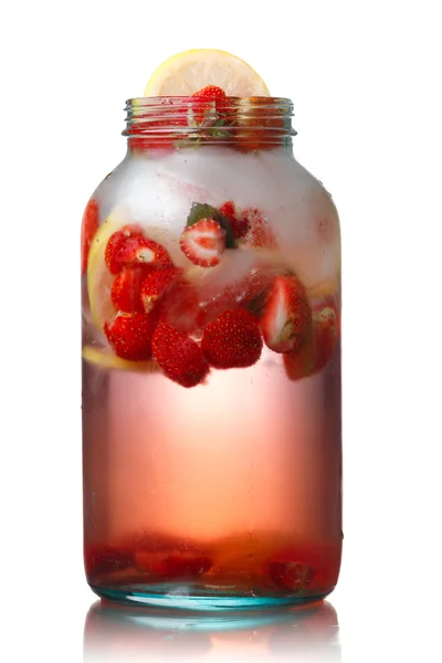 Strawberry detox water — Stock Photo, Image