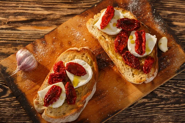 Bruschetta with mozzarella — Stock Photo, Image