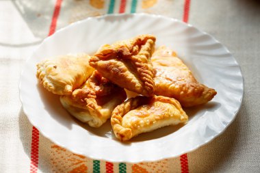 Phyllo peynir köftesi