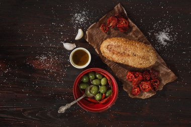 Kurutulmuş domatesli sandviç