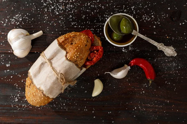 Sandwich met gedroogde tomaten — Stockfoto