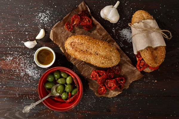 Panino con pomodori secchi — Foto Stock