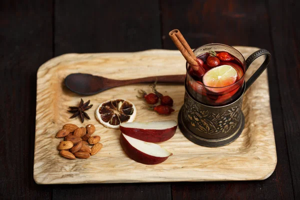 Hot Toddy op hout — Stockfoto