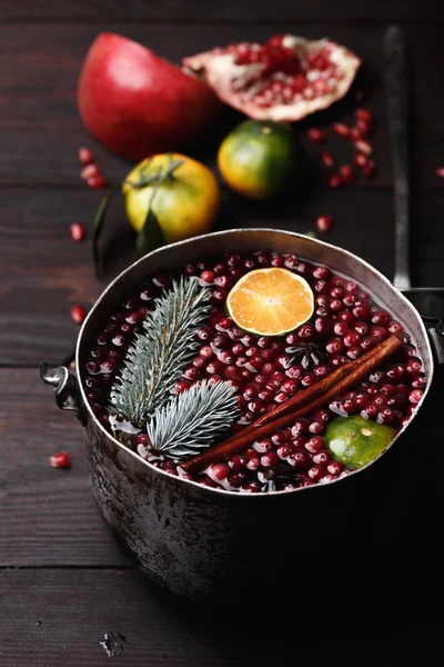 Preiselbeer-Mandarinen-Glühwein — Stockfoto