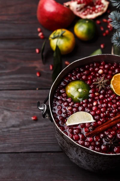 Cranberry mandarin mulled wine — Stock Photo, Image