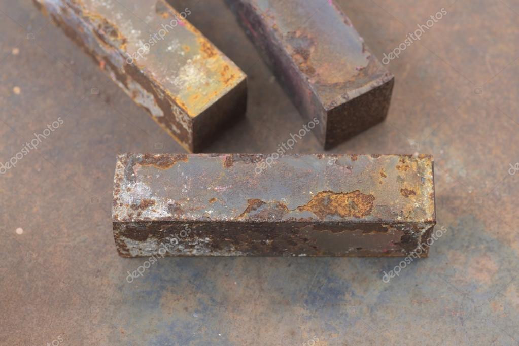 Macro of rusty metal bar on top of rusty metal table background — Stock