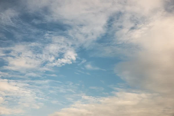 Абстрактное облачное небо — стоковое фото