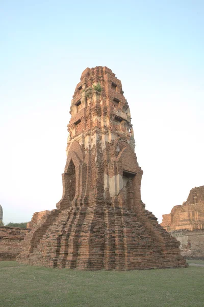 Ancient ruin pagoda from orange brick in Ayutthaya province — Stock Photo, Image