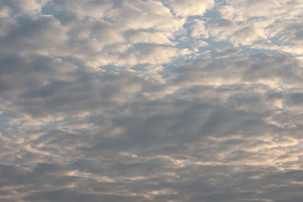 Abstracte gele wolk op blauwe hemelachtergrond — Stockfoto