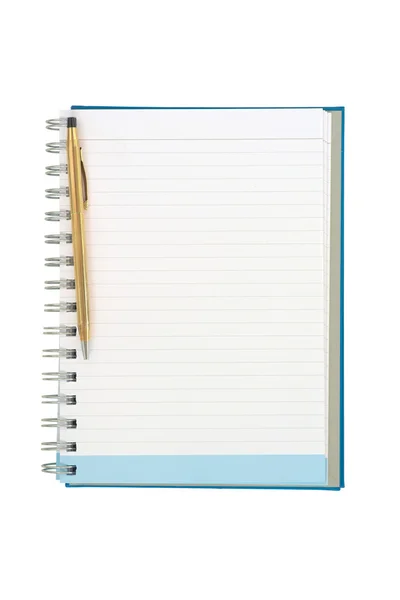 Notebook linha tira vazia com caneta de ouro no lado esquerdo isolado no fundo branco — Fotografia de Stock