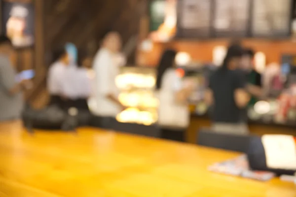 Cafetería oscura borrosa abstracta con un montón de clientes borrosos —  Fotos de Stock