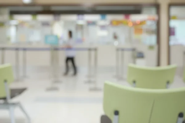 Abstract blurry waiting queue with single person in front of medical counter background — Stock Photo, Image