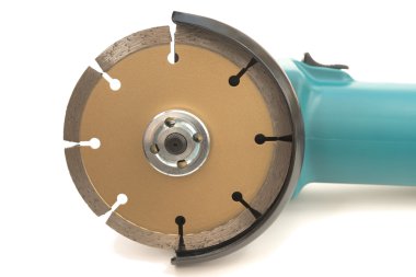 Beyaz arka plan üzerinde yeşil portre renk elektrik metal taşlama alt gösteren taş değirmeni disk