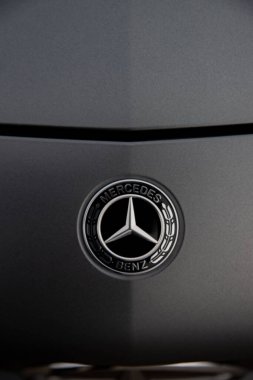 Matt gri Mercedes Benz, sürüş, lüks, otomobil, logo