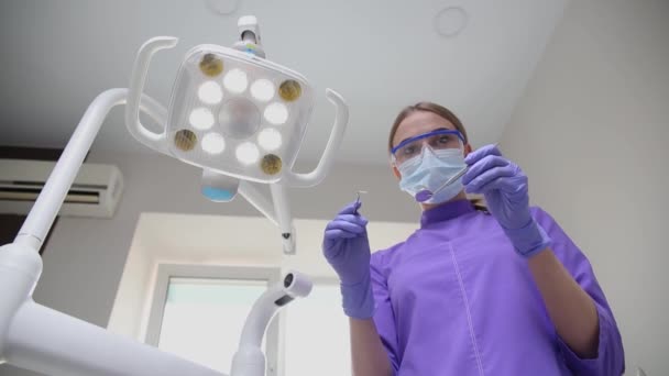 Dental examinations, the orthodontist check your teeth and braces at the cli — Stock Video