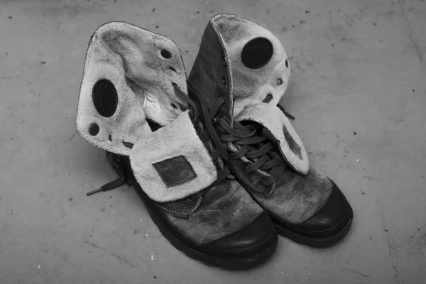 A pair of rough boots for winter conditions — Stock Photo, Image