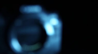 Canon r6 dijital kamera, yakın plan, siyah arkaplan, parlaklık