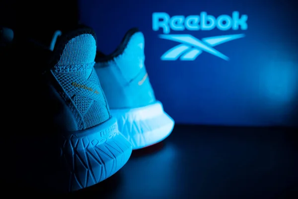 Diseño impresionante, calzado deportivo, zapatillas Reebok, para deportes —  Fotos de Stock