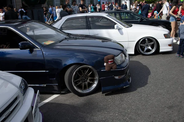 Exposição de carros esportivos japoneses na rua — Fotografia de Stock