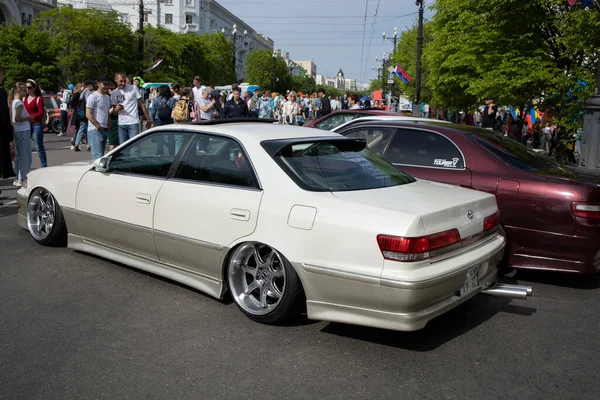 Exposição de carros esportivos japoneses na rua — Fotografia de Stock