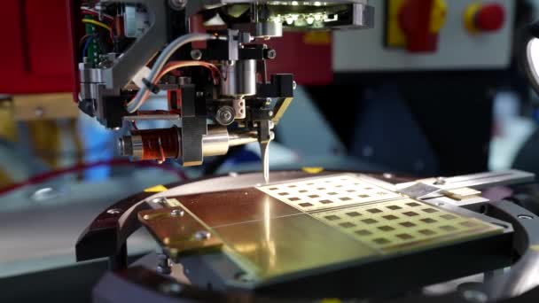 Production of modern microchips and semiconductor devices using a robot — Stock Video