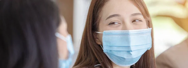 Close Face Empresária Vestindo Máscara Médica Proteger Contra Doenças Transmitidas — Fotografia de Stock