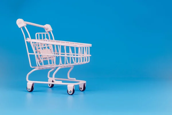 Small Pink Pastel Shopping Cart Blue Background Trolley Supermarket — Stock Photo, Image