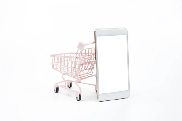 白い背景にショッピングカートとテキスト広告のためのスマートフォンの空の白い画面のモックアップ使用 インターネット上でオンラインスーパーマーケットをショッピング 事業販売 デジタルマーケティング — ストック写真