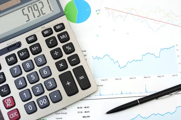 Pénzügyi tervezés - értékesítési jelentés és elemzés grafikonok — Stock Fotó
