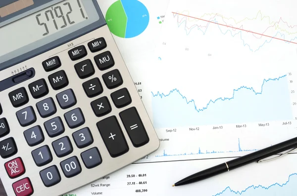 Finansiell planering - försäljningsrapport och diagram analys — Stockfoto