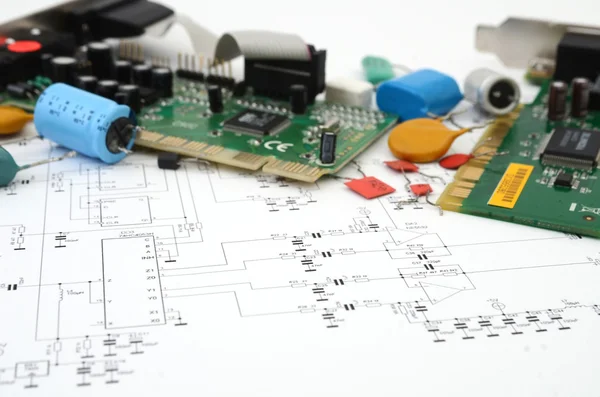 Elektronisches Schema und Leiterplatten — Stockfoto