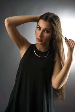 genç esmer bir kadın portresi Studio