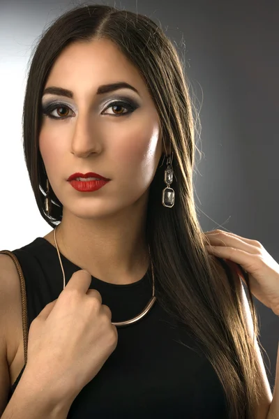 Young brunette woman posing with professional make up — Stock Photo, Image