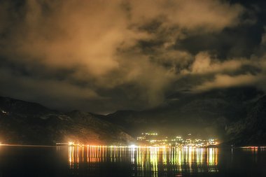 Bulutlu bir gece