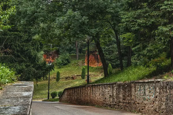 Kırmızı kayalar 1